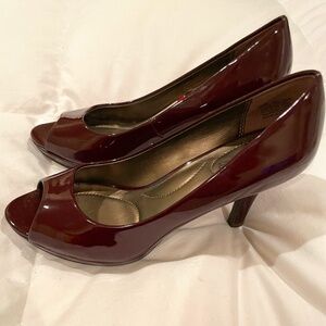 New Bandolino Patent Leather Heels